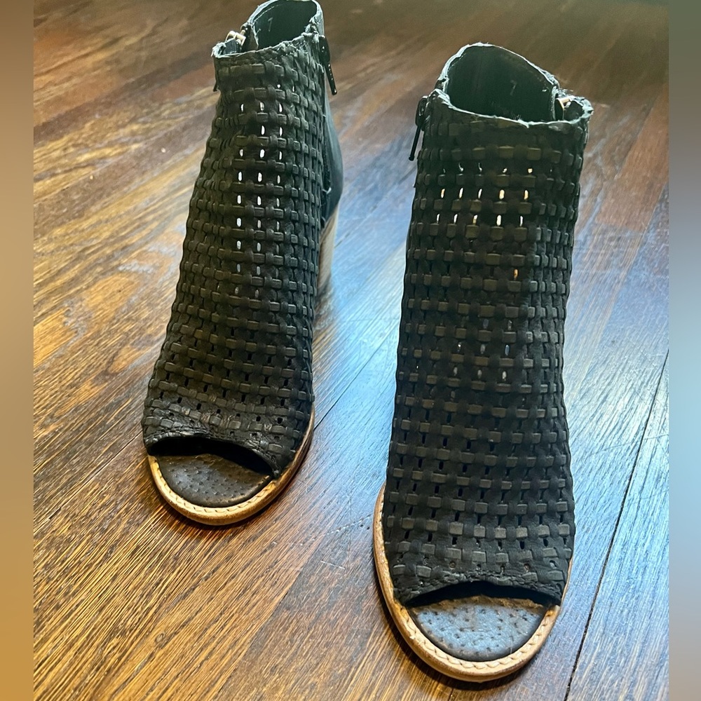 Sbicca Black Leather Woven Booties